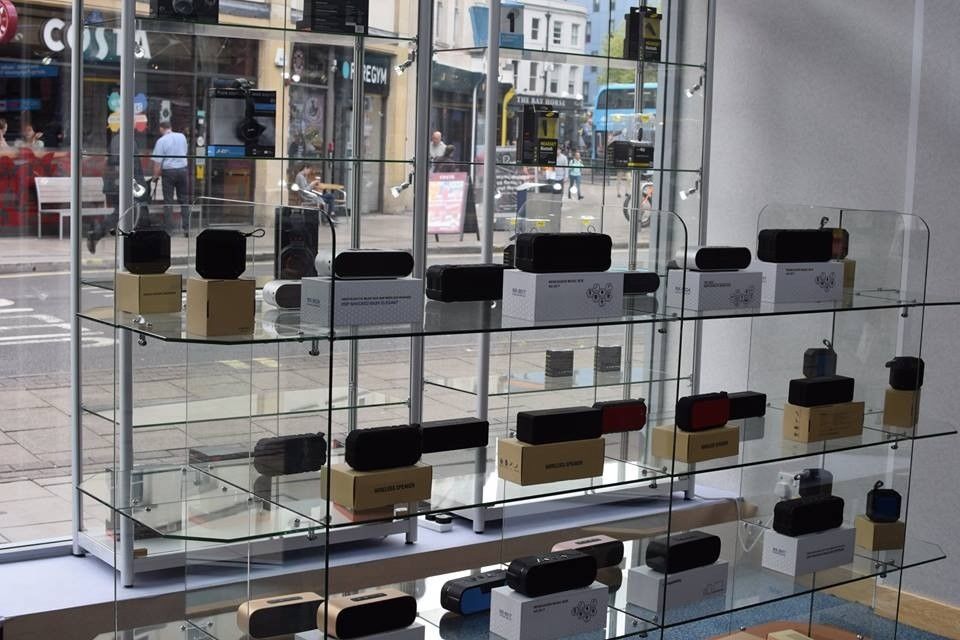 6 Benefits Of Glass Display Cabinets For Retail Stores